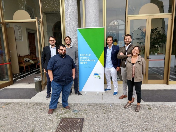 I giovani amministratori dell'area EUSALP a Como per parlare di ambiente e fondi europei, c'era anche il Sindaco di Terzorio ed altri amministratori ponentini I giovani amministratori dell'area EUSALP a Como per parlare di ambiente e fondi europei, c'era anche il Sindaco di Terzorio ed altri amministratori ponentini