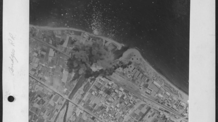 L'AMARCORD DEL SABATO. "Quei bombardamenti dal mare e dal cielo sulle Ex Ferriere, a San Lazzaro e Borgo San Moro" L'AMARCORD DEL SABATO. "Quei bombardamenti dal mare e dal cielo sulle Ex Ferriere, a San Lazzaro e Borgo San Moro"