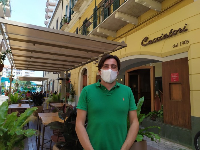 Coronavirus, primo weekend di movida, ecco le regole per aperitivi e cene, Calvi: "Fondamentale distanza di un metro" (Video) Coronavirus, primo weekend di movida, ecco le regole per aperitivi e cene, Calvi: "Fondamentale distanza di un metro" (Video)