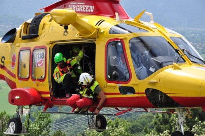 Elisoccorso, all'aeroporto di Villanova in atto l'addestramento del personale sanitario per l'esordio del servizio gestito dai privati