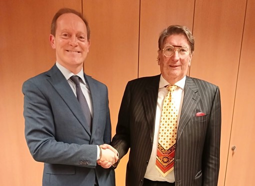 Passaggio di consegne fra Enrico Lupi e Mauro Demichelis per la carica di coordinatore regionale dell’associazione Città dell’Olio