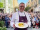 Diano Marina, Ernst Knam delizia il pubblico di Aromatica con 'L'ape in volo': la lemon cake con i sapori della Riviera (foto)