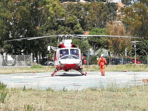 Imperia, intervento dell'elisoccorso: bimbo di 5 anni necessita delle cure del Gaslini (foto e video) Imperia, intervento dell'elisoccorso: bimbo di 5 anni necessita delle cure del Gaslini (foto e video)