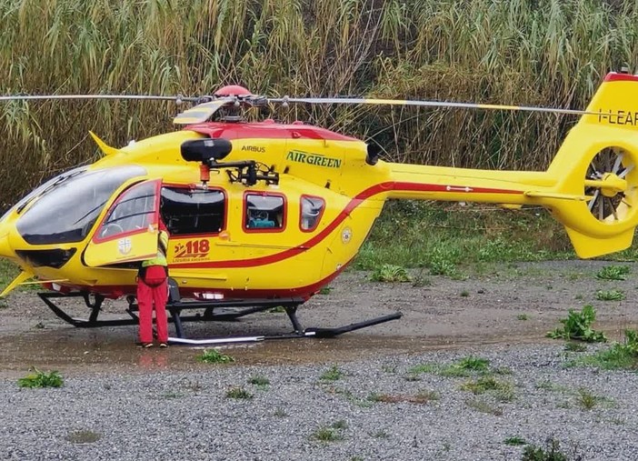 Incidente a Vasia,  ciclista contro auto: in elicottero al Santa Corona