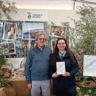 Doppio appuntamento per Eleonora Rubino ad OliOliva 2023 e a inaugurazione del ‘Frantoio per passanti’ dell’Antica Azienda Raineri di Chiusanico Doppio appuntamento per Eleonora Rubino ad OliOliva 2023 e a inaugurazione del ‘Frantoio per passanti’ dell’Antica Azienda Raineri di Chiusanico