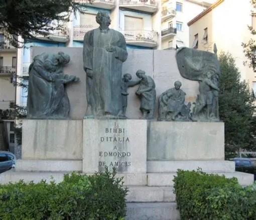 29 LUGLIO 1987. Da Imperia a Buenos Aires: lo storico viaggio del busto di De Amicis regalato dal Comune di Imperia a una scuola argentina