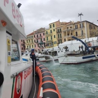 Imperia, esercitazione antincendio e antiquinamento della Capitaneria di Porto