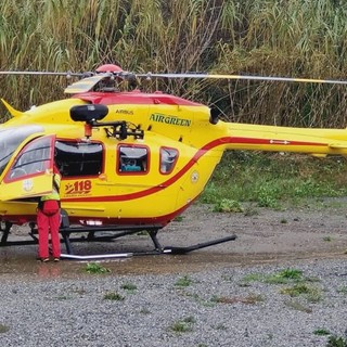 Incidente a Vasia, ciclista contro auto: in elicottero al Santa Corona Incidente a Vasia, ciclista contro auto: in elicottero al Santa Corona