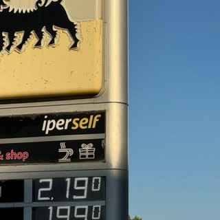 A Imperia e Golfo Dianese è scattata la caccia al pieno di benzina più basso