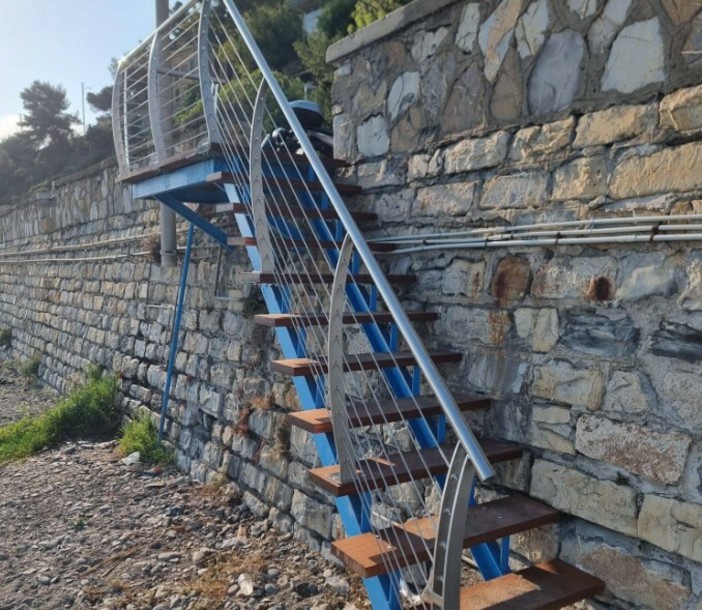 Ex Pennello di Oneglia, torna la scala sul lungomare. D'Agostino: "Era stata rimossa per essere rinnovata" Ex Pennello di Oneglia, torna la scala sul lungomare. D'Agostino: "Era stata rimossa per essere rinnovata"