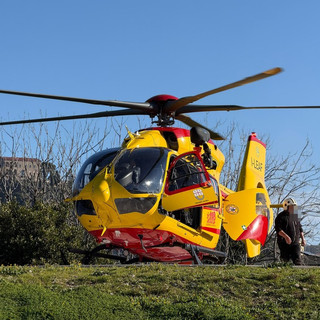 Uomo schiacciato da un cancello a Cipressa: intervengono elisoccorso, vigili del fuoco e carabinieri