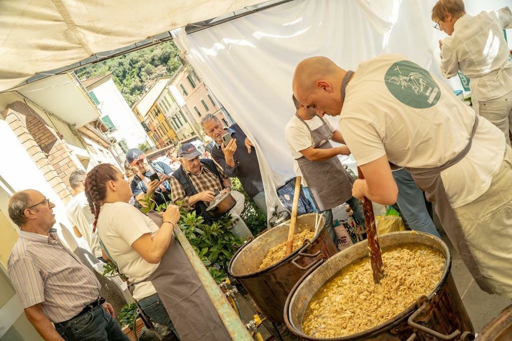 Un'immagine del Festival dello Stoccafisso di Badalucco, tra gli appuntamenti di punta del weekend nell'Imperiese