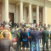 Imperia in lutto, ultimo saluto a Marco Di Pietro: Basilica di San Maurizio gremita per l'addio Imperia in lutto, ultimo saluto a Marco Di Pietro: Basilica di San Maurizio gremita per l'addio