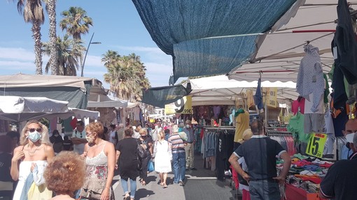 Imperia, boom di presenze per la fiera di San Giovanni: il tradizionale appuntamento con il commercio ambulante