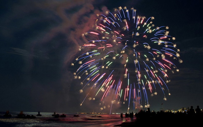 Fuochi d'artificio a San Lorenzo al Mare Fuochi d'artificio a San Lorenzo al Mare