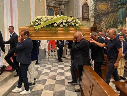 L’ultimo saluto a Silvano Montaldo. Il parroco: “Non si poteva non volergli bene. Grazie amico” L’ultimo saluto a Silvano Montaldo. Il parroco: “Non si poteva non volergli bene. Grazie amico”