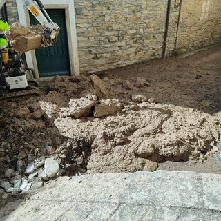 Maltempo, valle Arroscia in ginocchio, A Cenova torna la frana che spezza il paese in due, Adorno: "Sono distrutto, le parole sono finite" (foto e video)