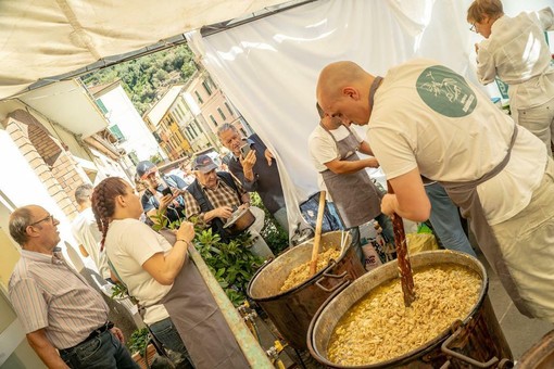 Un'immagine del Festival dello Stoccafisso di Badalucco, tra gli appuntamenti di punta del weekend nell'Imperiese Un'immagine del Festival dello Stoccafisso di Badalucco, tra gli appuntamenti di punta del weekend nell'Imperiese