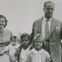La famiglia Scajola in una rara foto: in piedi Ferdinando, padre dell’attuale sindaco e a sua volta stimato primo cittadino nel dopoguerra La famiglia Scajola in una rara foto: in piedi Ferdinando, padre dell’attuale sindaco e a sua volta stimato primo cittadino nel dopoguerra