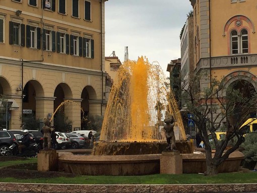 Giornata Internazionale della Donna,  Palazzo Civico e la fontana di piazza Dante si illuminano di giallo
