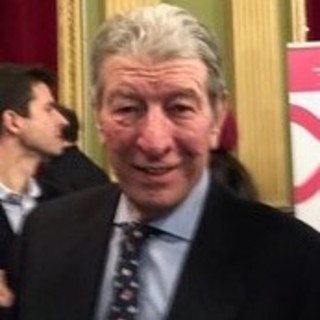 Il sindaco Chiappori e il gonfalone di Diano Marina al funerale del cittadino onorario Felice Gimondi Il sindaco Chiappori e il gonfalone di Diano Marina al funerale del cittadino onorario Felice Gimondi
