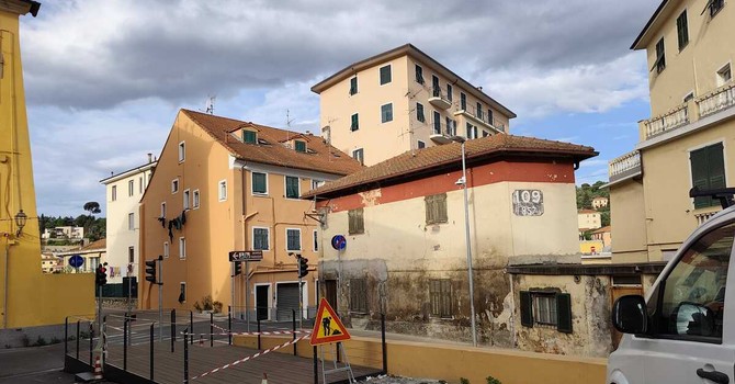 Fondura, tensione crescente nell’area dell’ex passaggio a livello: “Situazione fuori controllo” Fondura, tensione crescente nell’area dell’ex passaggio a livello: “Situazione fuori controllo”