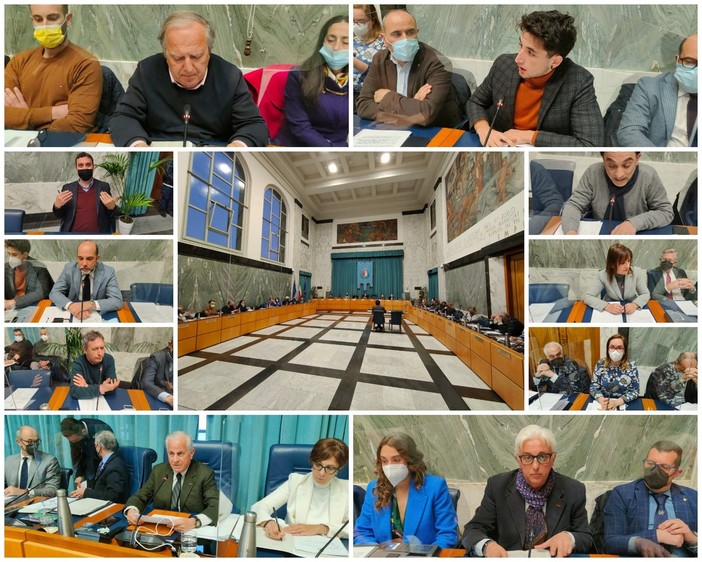 Imperia, il sindaco Scajola apre il consiglio comunale sulla guerra in Ucraina: “Attacco intollerabile, pronti ad accogliere i profughi in città. Parteciperò al presidio di VivImperia”