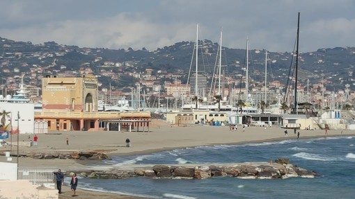 Imperia, per la Giornata della Terra l'appuntamento con la pulizia delle spiagge