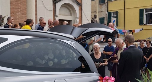 Imperia, folla per l’ultimo saluto ad Andrea Ricci Imperia, folla per l’ultimo saluto ad Andrea Ricci