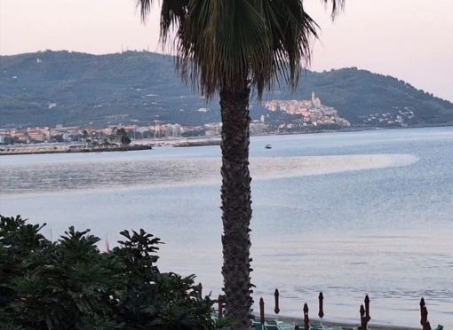 La foto del mare davanti a san'Anna diffusa sui social La foto del mare davanti a san'Anna diffusa sui social