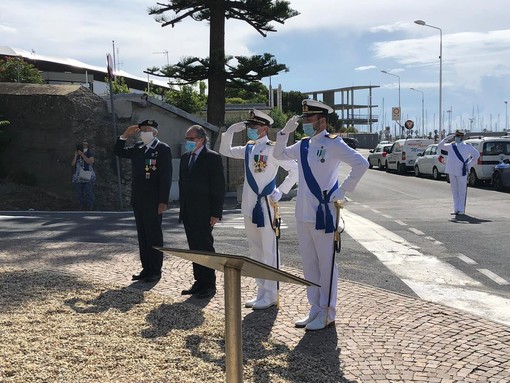 Imperia: la capitaneria di porto ha celebrato la giornata della marina militare, questa mattina la cerimonia (foto) Imperia: la capitaneria di porto ha celebrato la giornata della marina militare, questa mattina la cerimonia (foto)