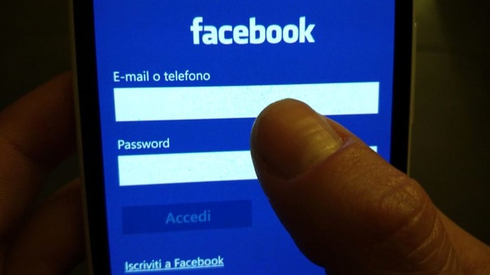 Truffatori e ladri di profili arrivano anche a Imperia con una pioggia di messaggi trappola