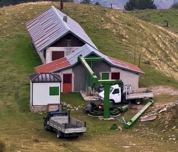 Addio alla sciovia plateau, smantellato l'impianto che ha fatto la storia delle Alpi Liguri Addio alla sciovia plateau, smantellato l'impianto che ha fatto la storia delle Alpi Liguri