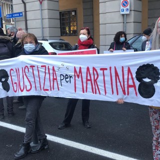 Flash mob per Martina Rossi a Imperia organizzato da 'Non una di meno': "Giustizia per le vittime di femminicidio" (foto)