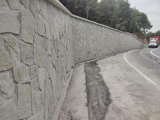 Aurelia riaperta al traffico a Capo Cervo, finiti i lavori di messa in sicurezza della frana Aurelia riaperta al traffico a Capo Cervo, finiti i lavori di messa in sicurezza della frana