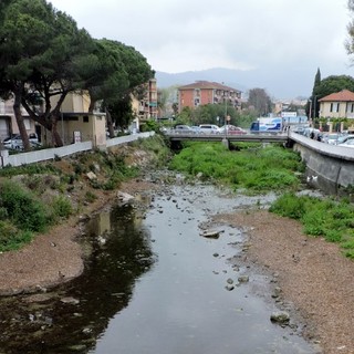 Goletta Verde, a Diano Marina mare inquinato: allarme alla foce del torrente San Pietro