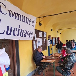 Un pomeriggio di festa a Lucinasco tra giochi, sorrisi e Babbo Natale