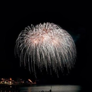 I fuochi illuminano il cielo di Diano Marina per festeggiare la Madonna del Carmine I fuochi illuminano il cielo di Diano Marina per festeggiare la Madonna del Carmine