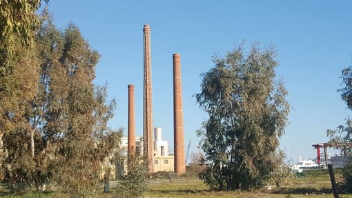 Demolizione ciminiera ad Imperia, 'Sinistra in Comune: "Un pezzo di storia della città verrà stravolto e mutilato"