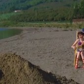 E LA CHIAMANO ESTATE... La "pericolosissima" buchetta sulla spiaggia del Prino E LA CHIAMANO ESTATE... La "pericolosissima" buchetta sulla spiaggia del Prino