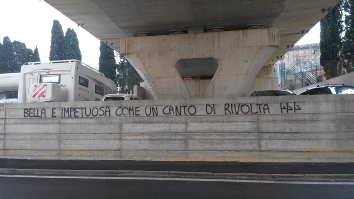 Imperia: “Ioculano bastardo, noi non ci scusiamo”, cancellata la scritta contro il Sindaco di Ventimiglia nel parcheggio del cimitero di Oneglia, al suo posto una frase tratta da un brano di Bronson Imperia: “Ioculano bastardo, noi non ci scusiamo”, cancellata la scritta contro il Sindaco di Ventimiglia nel parcheggio del cimitero di Oneglia, al suo posto una frase tratta da un brano di Bronson