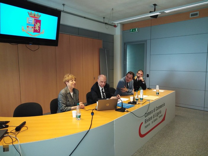Fenomeni migratori: incontro formativo per la Polizia di Stato della provincia di Imperia Fenomeni migratori: incontro formativo per la Polizia di Stato della provincia di Imperia