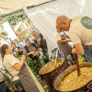 Un'immagine del Festival dello Stoccafisso di Badalucco, tra gli appuntamenti di punta del weekend nell'Imperiese