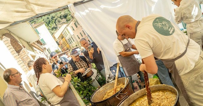 Un'immagine del Festival dello Stoccafisso di Badalucco, tra gli appuntamenti di punta del weekend nell'Imperiese Un'immagine del Festival dello Stoccafisso di Badalucco, tra gli appuntamenti di punta del weekend nell'Imperiese