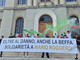 "Oltre al danno, anche la beffa", flash mob davanti a Palazzo civico in solidarietà a Mario Roggero