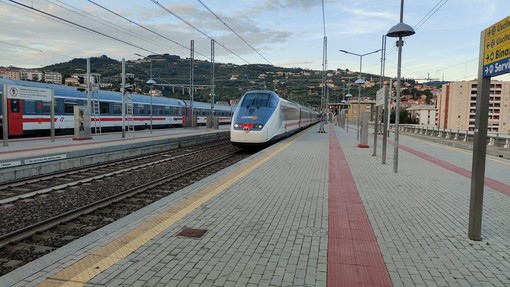 Inizio 2025 difficile per i viaggiatori del Ponente: disagi per i lavori nel nodo genovese Inizio 2025 difficile per i viaggiatori del Ponente: disagi per i lavori nel nodo genovese