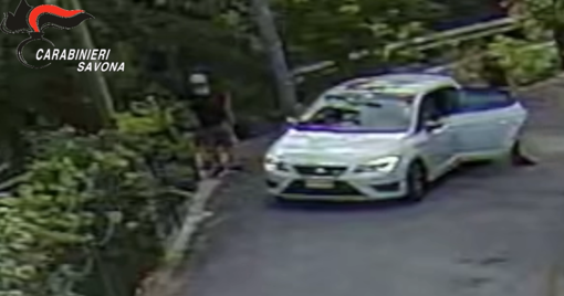 Furti a Imperia, arrestati padre e figlio: usavano auto con targhe clonate (Video)