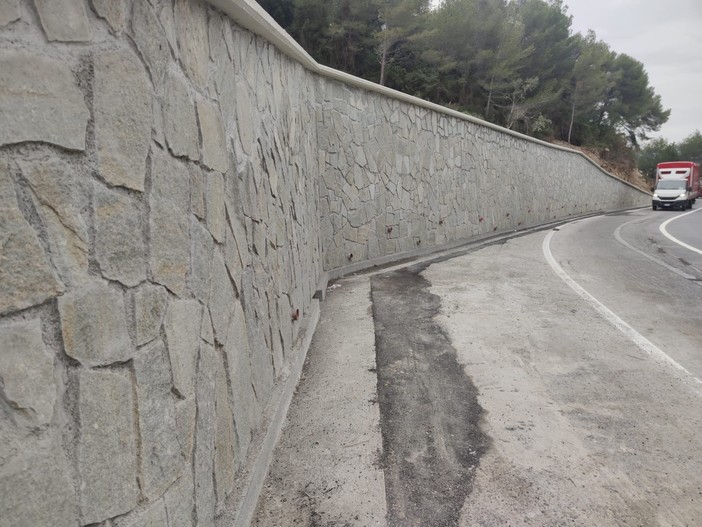 Aurelia riaperta al traffico a Capo Cervo, finiti i lavori di messa in sicurezza della frana