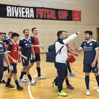 Il Caramagna riceve l'applaudo del suo pubblico dopo  la finalina