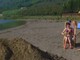 E LA CHIAMANO ESTATE... La "pericolosissima" buchetta sulla spiaggia del Prino